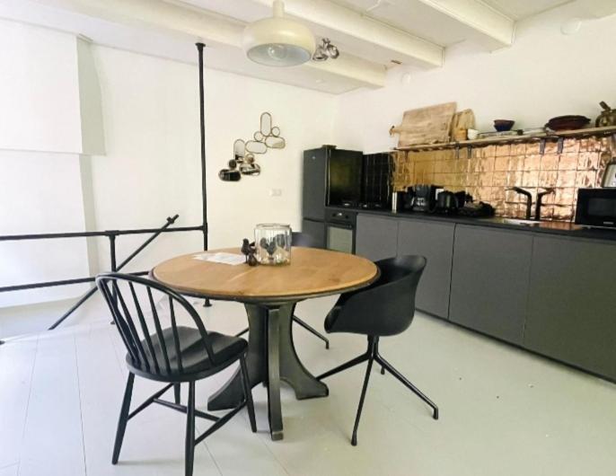 Volledige Bovenwoning Binnenstad Leeuwarden Buitenkant foto